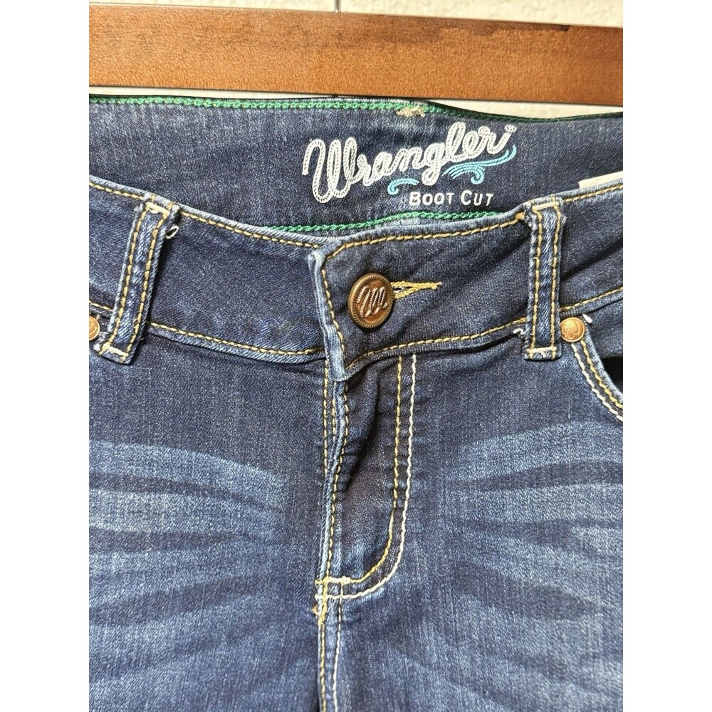 Wrangler Women’s Boot Cut Jeans Dark Wash Stretch Denim Size 5/6 x 32 - Picture 2 of 7